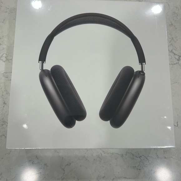 Apple maxes headphones - Picture 2 of 5